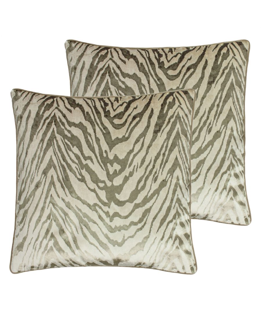 Add a touch of the jungle to your interior with this luxurious Tiger print velvet cushion. Place on any chair or bed to instantly make a statement to your modern or contemporary home styling.