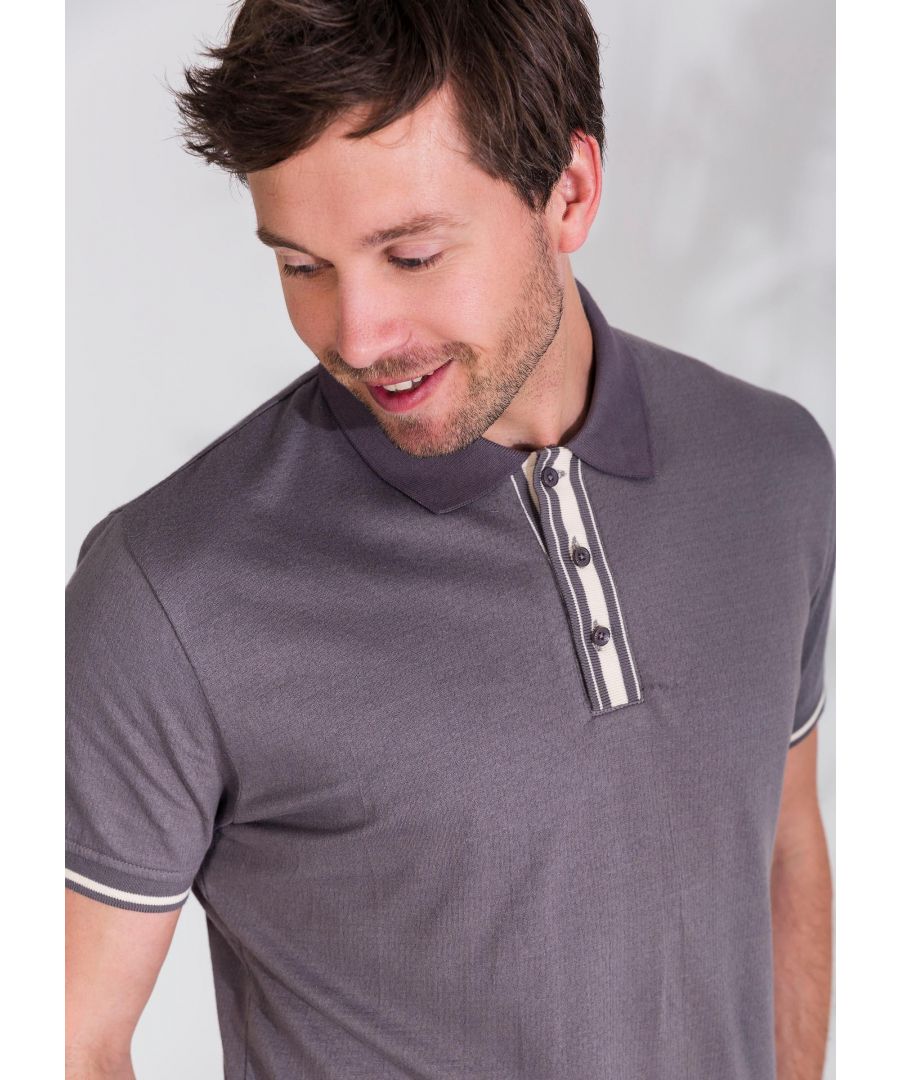 Grey polo with a geometric print