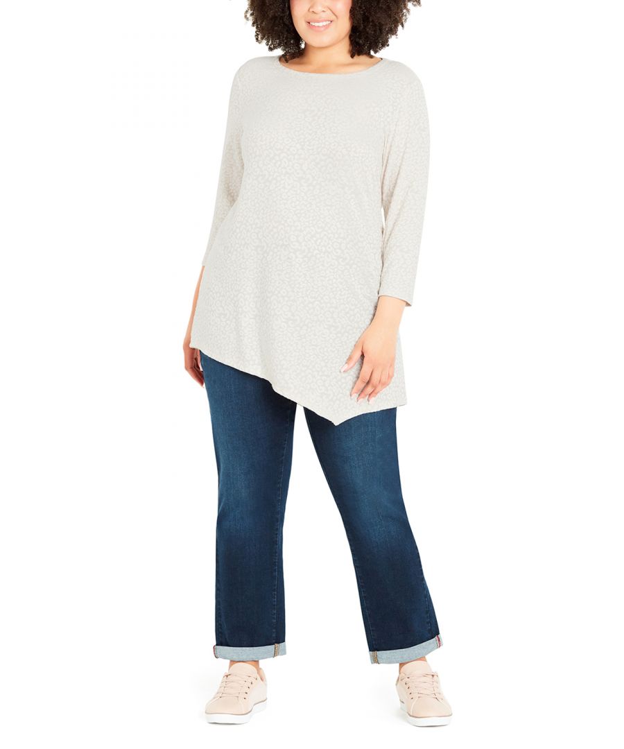Complete a variety of casual and chic looks with our Fanna Point Front Tunic. The 3/4 sleeve top is cut from soft stretch knit fabrication with a round neckline to keep you comfortable from day to night and season to season. Key Features Include: - Round neckline - 3/4 length sleeves - Asymmetrical point hemline - Soft stretch knit fabrication - Relaxed fit