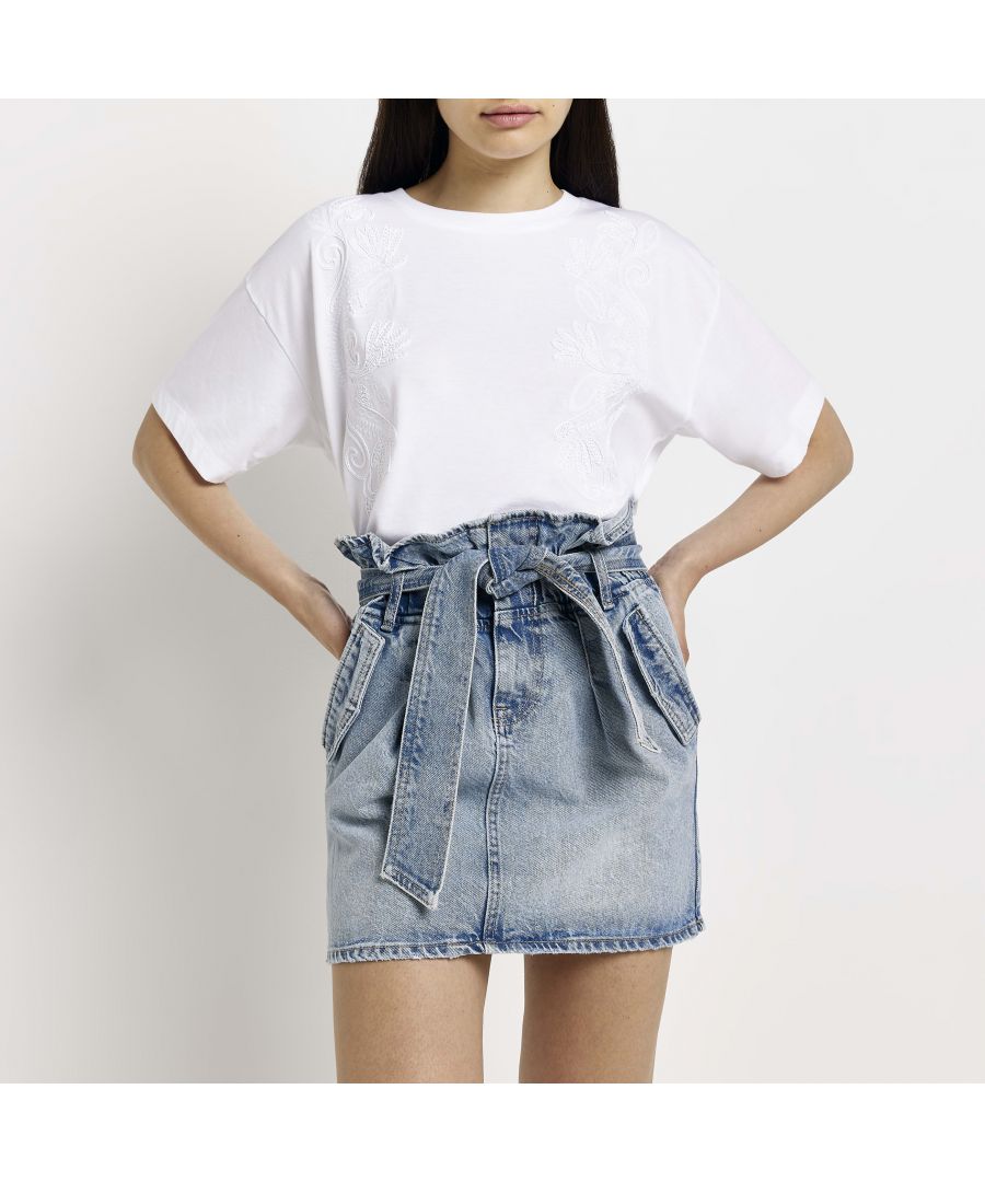 > Brand: River Island> Department: Women> Material Composition: 50% Cotton 50% Polyester> Material: Cotton> Type: T-Shirt> Style: Basic> Size Type: Regular> Fit: Regular> Pattern: Solid> Occasion: Casual> Season: SS22> Neckline: Crew Neck> Sleeve Length: Short Sleeve> Sleeve Type: Classic/Fitted Sleeve