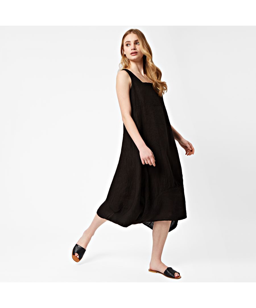 For a twist on the classic sleeveless midi dress, this balloon loose style is the perfect summer option with a contemporary panel hem and square neckline. Complete the look with a pair of open toe sandals