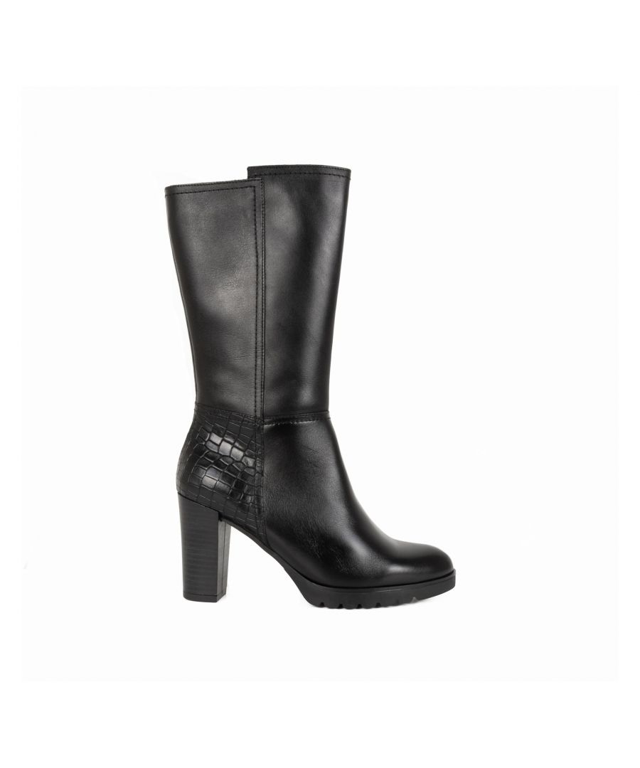 Leather boot by Son Castellanisimos. Closure: zipper. Upper: leather. Inner: textile. Insole: leather. Sole: non-slip. Heel: 8,5 cm. Made in Spain.