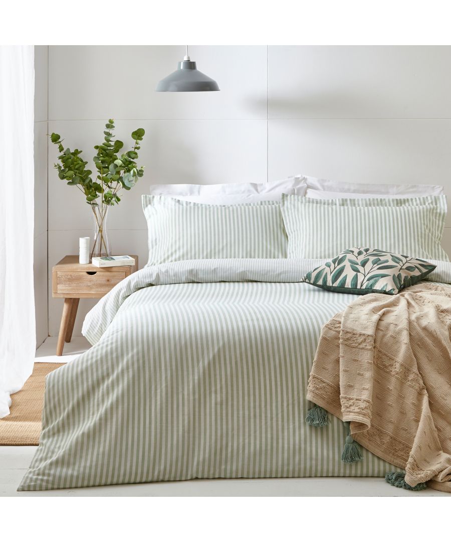 This duvet cover set is both a contemporary and classic addition to your home. The reversible subtle mélange print provides a luxurious woven striped appearance. The included matching pillowcases creates a simple yet relaxed look with their Oxford Borders; alongside the reversible stripe design that adds an effortless relaxed look to your bedroom. Choose your favourite side to fit with your style or flip sides to give your bedroom a midweek refresh.
