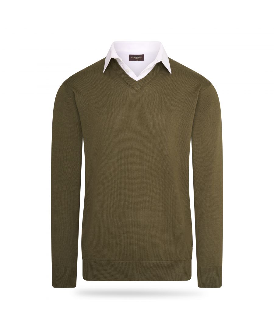 Cappuccino Italia Mock Pullover voor heren. De Mock Pullover is gemaakt van 50% katoen en 50% acryl en heeft een normale pasvorm. De trui is voorzien van een overhemdkraag, die is vastgestikt aan de pullover.  Merk: Cappuccino ItaliaModelnaam: Mock Pullover (met overhemdkraag)Categorie: heren truiMaterialen: katoen, acrylKleur: groen, wit