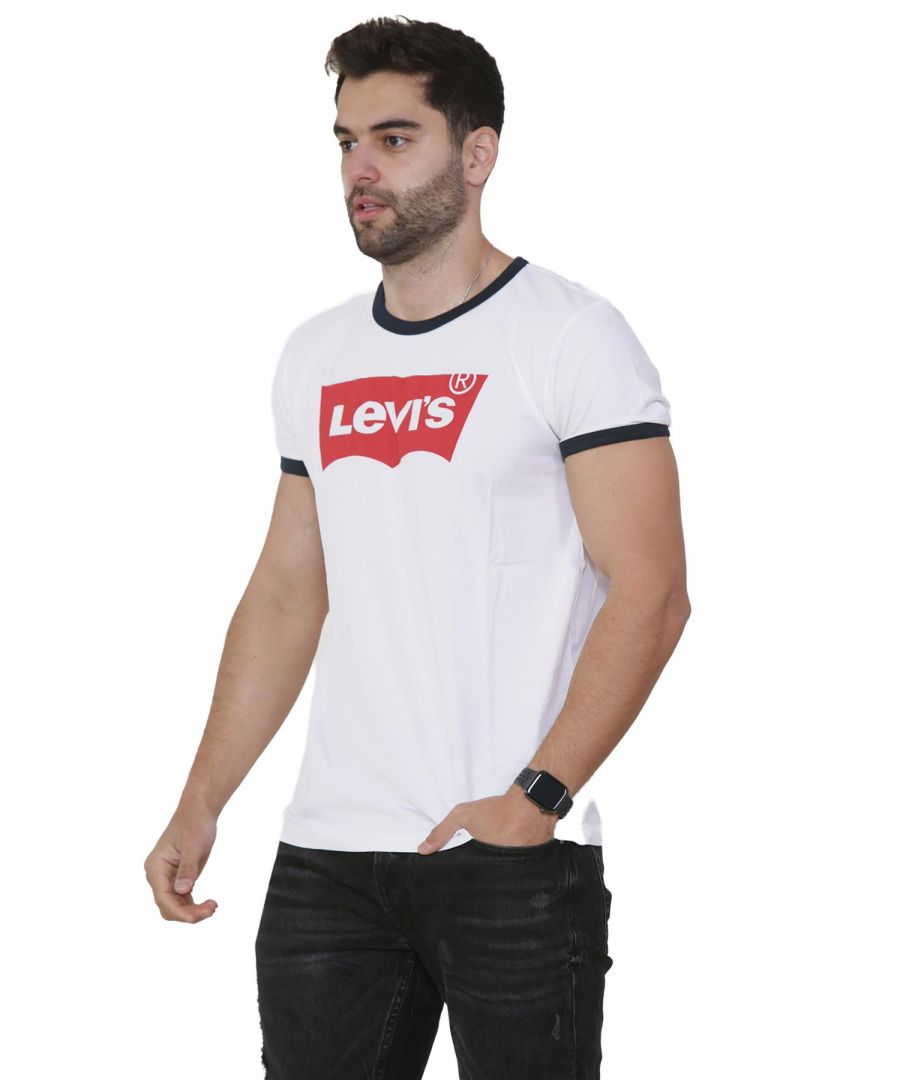 These original men's designer short sleeve Levi's t-shirts feature the brands logo and a crew neckline. Crafted with 100% cotton, these lightweight and breathable t-shirts are suitable for casual or workwear.
