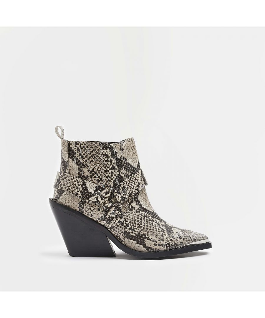 > Brand: River Island> Department: Women> Colour: Beige> Type: Boot> Style: Cowboy> Size Type: Regular> Material Composition: Upper: Leather, Sole: Polyester> Material: Leather> Upper Material: Leather> Pattern: Animal Print> Occasion: Casual> Season: AW22> Closure: Pull On> Toe Shape: Round Toe> Shoe Width: Standard> Shoe Shaft Style: High Top> Heel Style: Wedge> Heel Height: Mid (5-7.5 cm)
