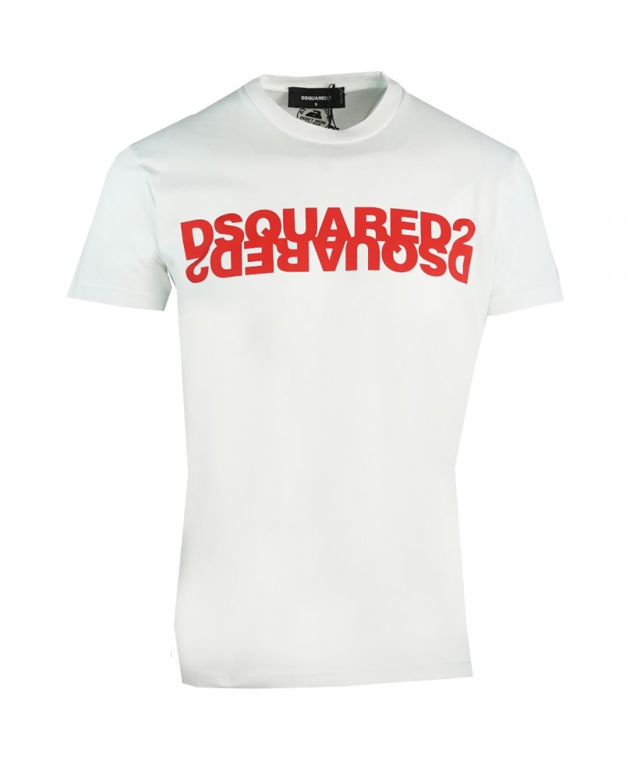 Dsquared2 Cool Fit wit T-shirt met rood gespiegeld logo. D2 wit T-shirt met korte mouwen. Cool Fit-pasvorm, past volgens de maat. 100% katoen. Gespiegeld merklogo. S74GD0635 S22427 989X