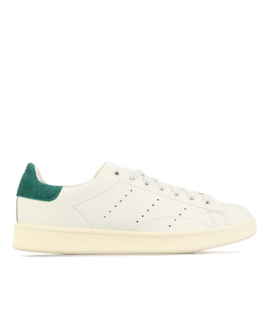 Mens adidas Originals Stan Smith Trainers in white green.- Leather upper.- Lace closure. - Soft feel.- Perforated 3-Stripes.- Rubber outsole.- Leather upper and lining  Synthetic sole.- Ref.: Q46123