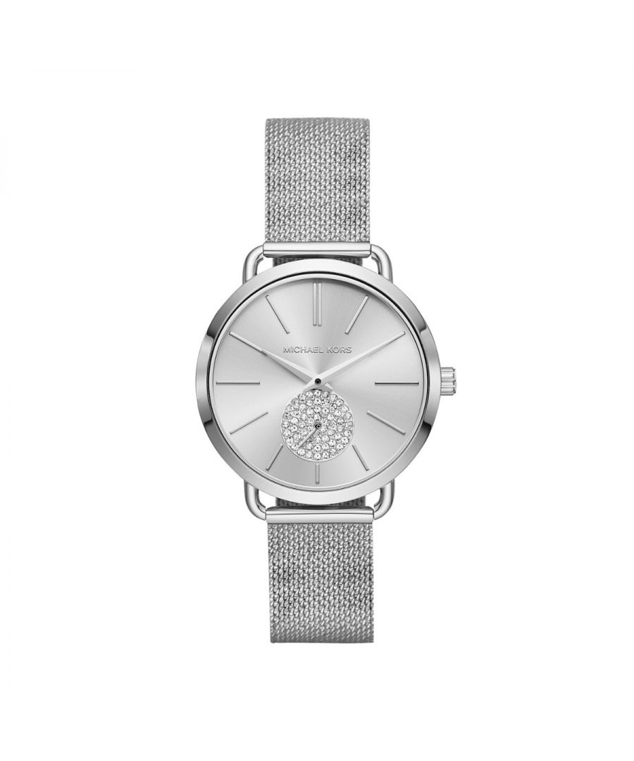 Trendy dames horloge van het merk Michael Kors in de kleur zilver. Het horloge heeft een polsbandje dat ook kleiner gemaakt kan worden, de kast heeft een diameter van 37mm en het uurwerk is van Quartz.  Merk: Michael KorsModelnaam: MK3843 (37mm)Categorie: dames horlogeMaterialen: edelstaalKleur: zilver