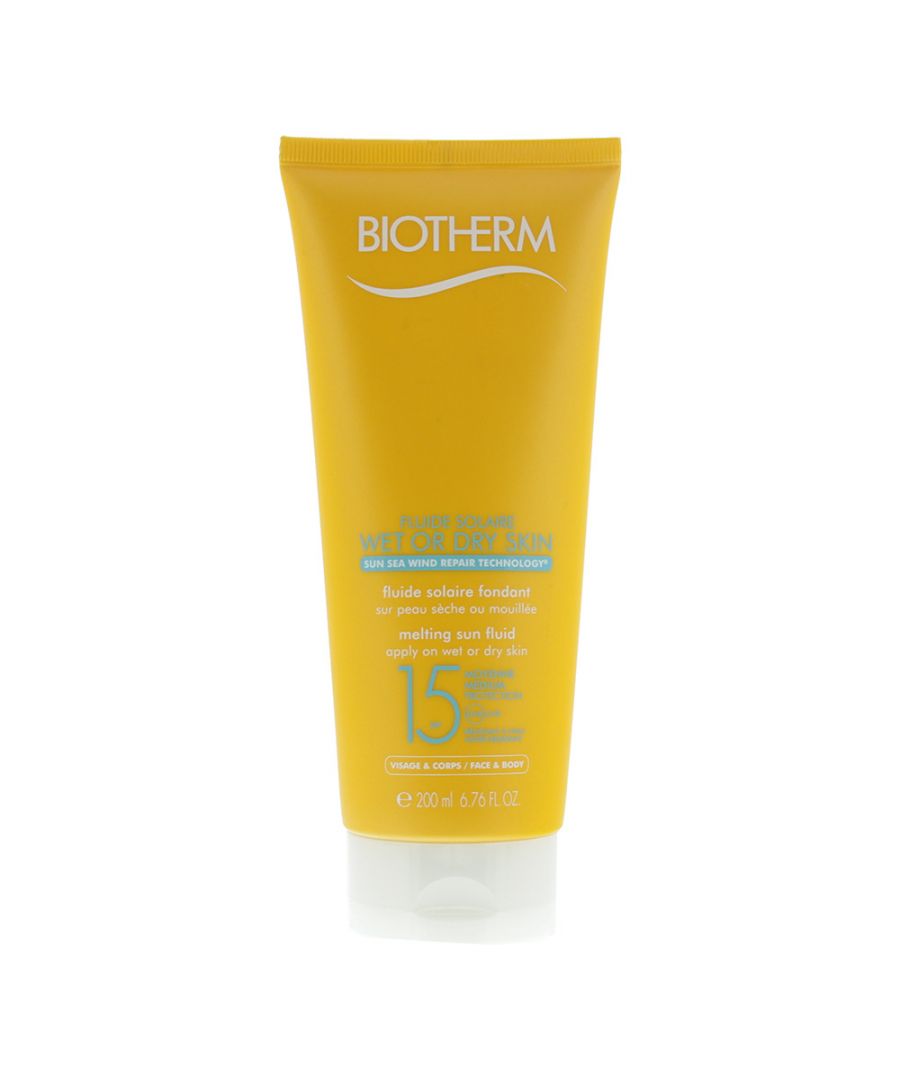 Biotherm Sun Fluid Wet or Dry Skin SPF15 protects your skin from the sun whether your skin is dry or wet. Thanks to water-dispelling technology it does not dilute in order to protect the skin without waiting for it to be dry. Combined with Sun, Sea and Wind Repair technology it defends the skin against the sea, wind and salt.  This Biotherm Wet or Dry Skin SPF15 Sun Fluid provides the same level of protection if the skin is wet or dry. Streak free sun protection for the face or your body.