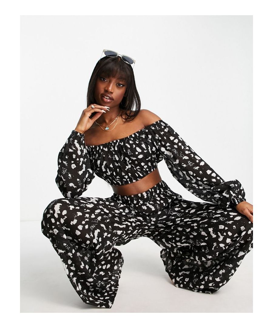 Top by ASOS DESIGN Part of a co-ord set Trousers sold separately All-over print Off-shoulder style Volume sleeves Cropped length Slim fit Sold by Asos