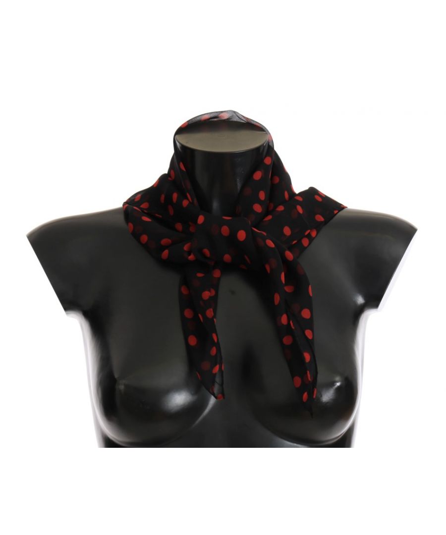 Dolce & Gabbana Gorgeous gloednieuw met tags, 100% Authentieke Dolce & Gabbana sjaal wrap. Geslacht: Dames Kleur: Zwart met rode polka doted Materiaal: 100% Zijde Logo details Made in Italy Afmeting: 65cm x 65cm