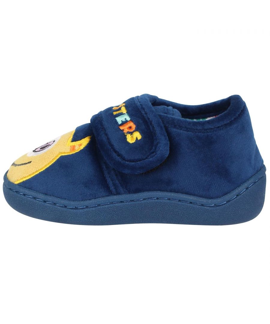 Keep little feet cosy in these kids' slippers. They feature quick riptape fastenings and a fun appliqué on the front. The insides are lined with soft, fluffy fabric and the soles have plenty of grip.