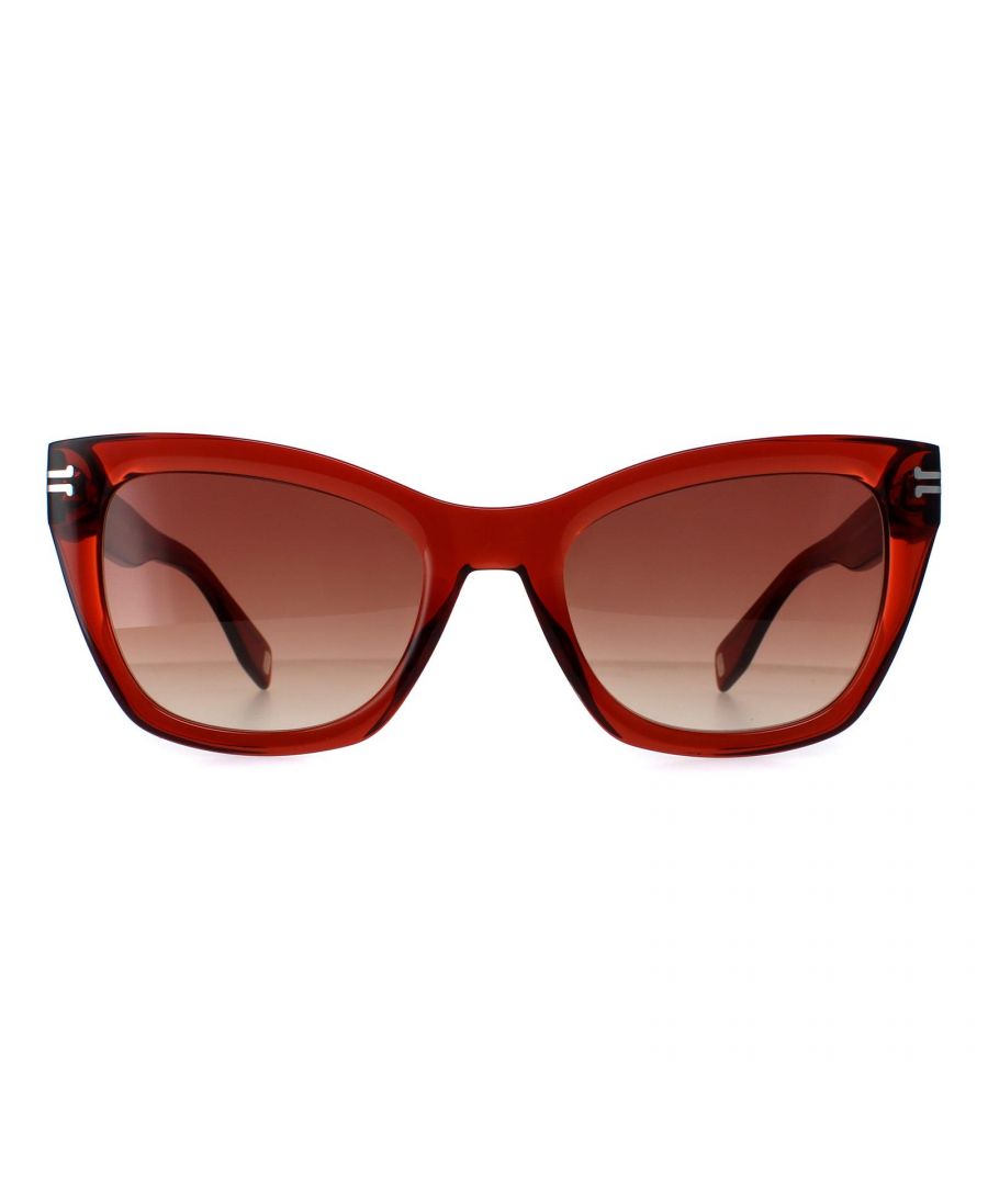 Marc Jacobs Cat Eye Mens Brown Brown Gradient MJ 1009/S  Sunglasses feature a lightweight and durable acetate frame that provides a comfortable and secure fit. The temples are adorned with the iconic Marc Jacobs logo, adding a touch of sophistication and elegance to the overall look.