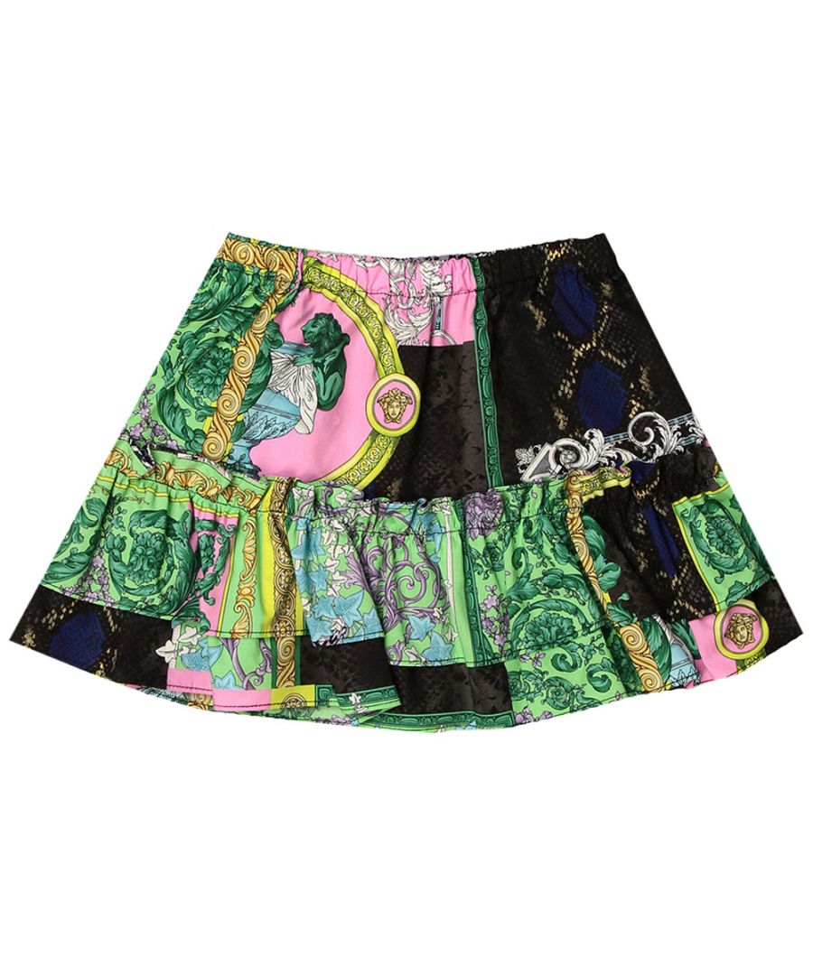 This Versace Baby Girls Skirt in Green is short in length and has a high waist with an elastic  waistband. It has a mixture of patterns and has maxi jumps at the bottom.\n\nMixture of patterns\nElastic waistband\nMaxi jumps\nGreen