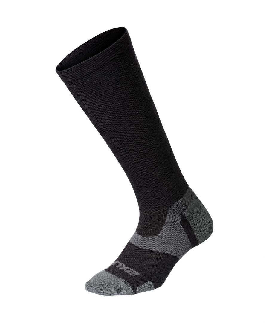 Anatomically designed to provide advanced plantar fascia and arch support, the Vectr Merino Light Cushion Full Length Sock leverages a unique X-LOCK support system to lock the foot in place and reduce blistering for your most comfortable run ever.
