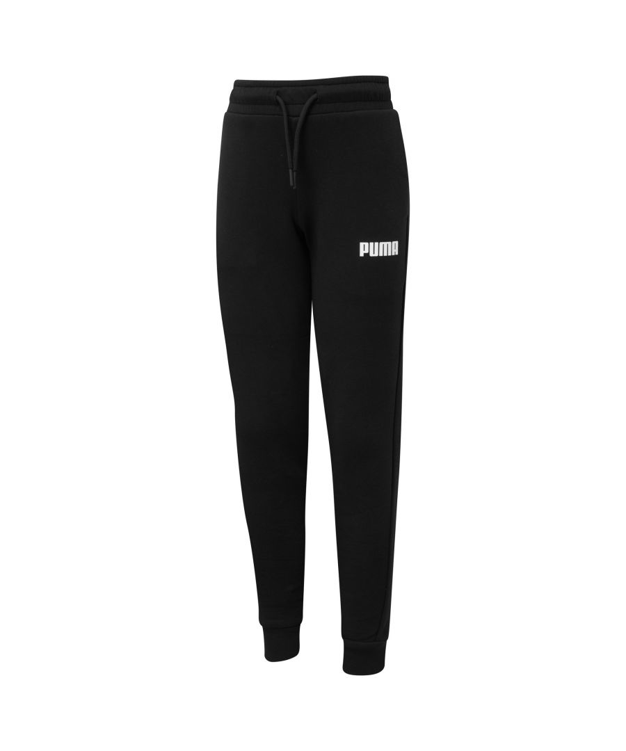Perfect for relaxing at home or heading out, the SPACER Pants will keep kids dry and fresh, thanks to their moisture-wicking material. DETAILS Regular fit. Comfortable style by PUMA. PUMA branding details. Signature PUMA design elements.