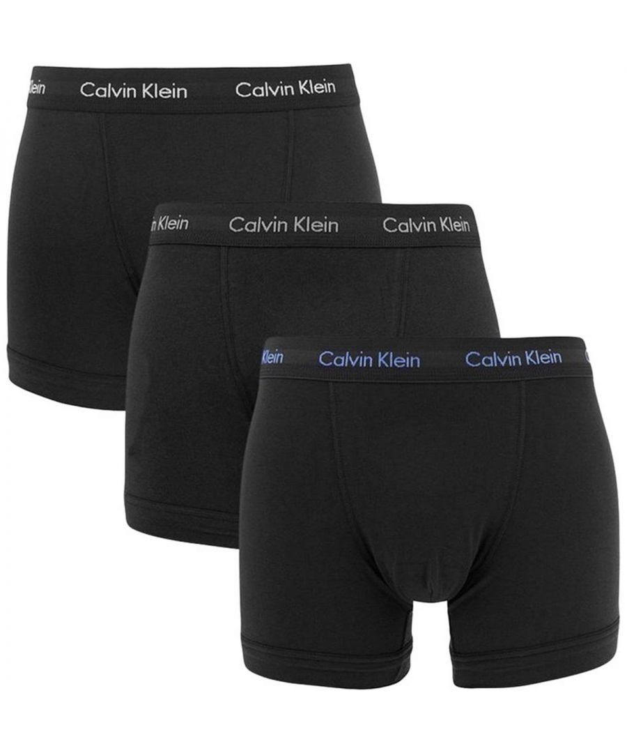 Calvin Klein boxers voor heren. De boxershorts zijn gemaakt van katoen en elastaan, wat zorgt dat de stof veel rek heeft.  Merk: Calvin KleinModelnaam: 3-pack boxersCategorie: heren boxershortsMaterialen: katoen/elastaanKleur: zwart