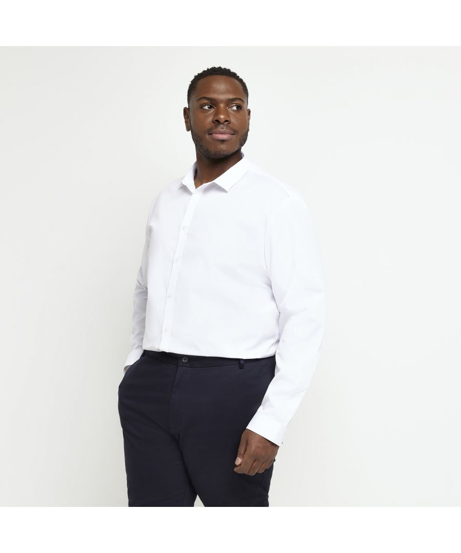 > Brand: River Island> Department: Men> Material: Cotton Blend> Material Composition: 55% Cotton 45% Polyester> Type: Dress Shirt> Pattern: Solid> Size Type: Big & Tall> Fit: Slim> Closure: Button> Sleeve Length: Long Sleeve> Neckline: Collared> Collar Style: Cutaway> Season: SS21> Occasion: Formal