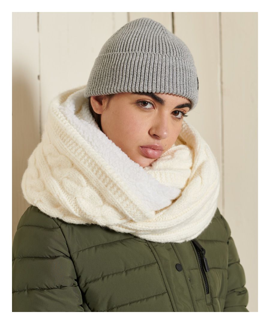 Wrap up in style this season with the Tweed cable snood. This snood is the perfect accessory to any outfit, featuring a cable knit design and a soft Sherpa lining.Cable knit designSherpa liningSignature logo patchL 87cm W 27cm