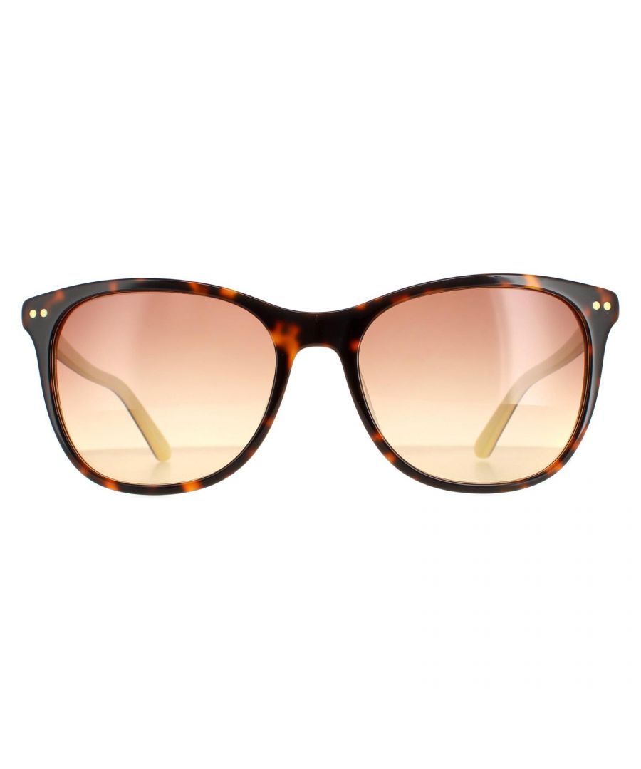 Calvin Klein zonnebrillen CK18510S 241 Tortoise Geelbruine gradiënt zijn een stijlvolle vierkante vorm gemaakt van lichtgewicht acetaat. Slanke tempels zijn voorzien van het Calvin Klein -logo voor merkauthenticiteit