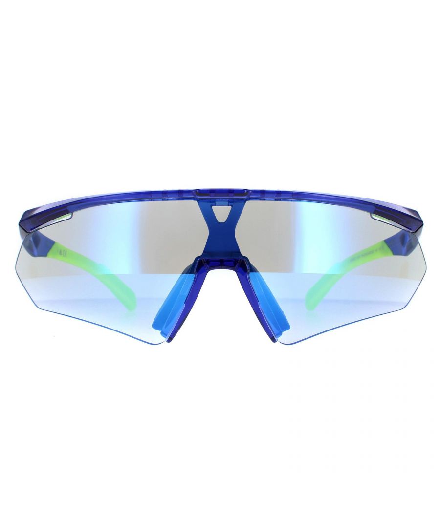 Adidas SP0027 91X frosted blue vario mirror blue photochromic zonnebril is gemaakt van een duurzaam en acetaat materiaal, dat zowel comfort als duurzaamheid biedt. Ze bieden de perfecte combinatie van stijl en functionaliteit, waardoor ze een uitstekende keuze zijn voor iedereen die er goed uit wil zien terwijl u geniet van buitenactiviteiten. Dus, of je nu naar het strand gaat, gaat wandelen, of gewoon geniet van een dagje uit met vrienden, deze zonnebril is het perfecte accessoire om je look compleet te maken. Bestel uw zonnebril vandaag nog en ervaar het ultieme in stijl en prestaties!