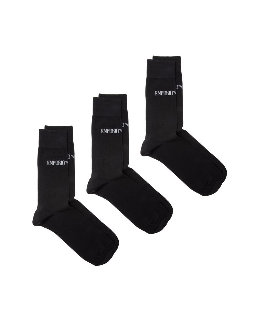 De Emporio Armani Triple Pack-sokken zijn gemaakt van een zachte stretchkatoenmix. Elke sok heeft het merklogo in de enkel geweven met het iconische adelaar-logo in het midden.