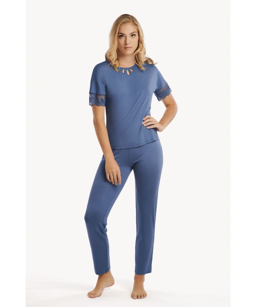 This pyjama set from the Lisca ‘Juliette’ range includes a short sleeve top and matching bottoms. The top features piping detail at the front, and sleeves finished with elastic lace. The bottoms feature an elastic waistband. Soft and comfortable for a great nights sleep.