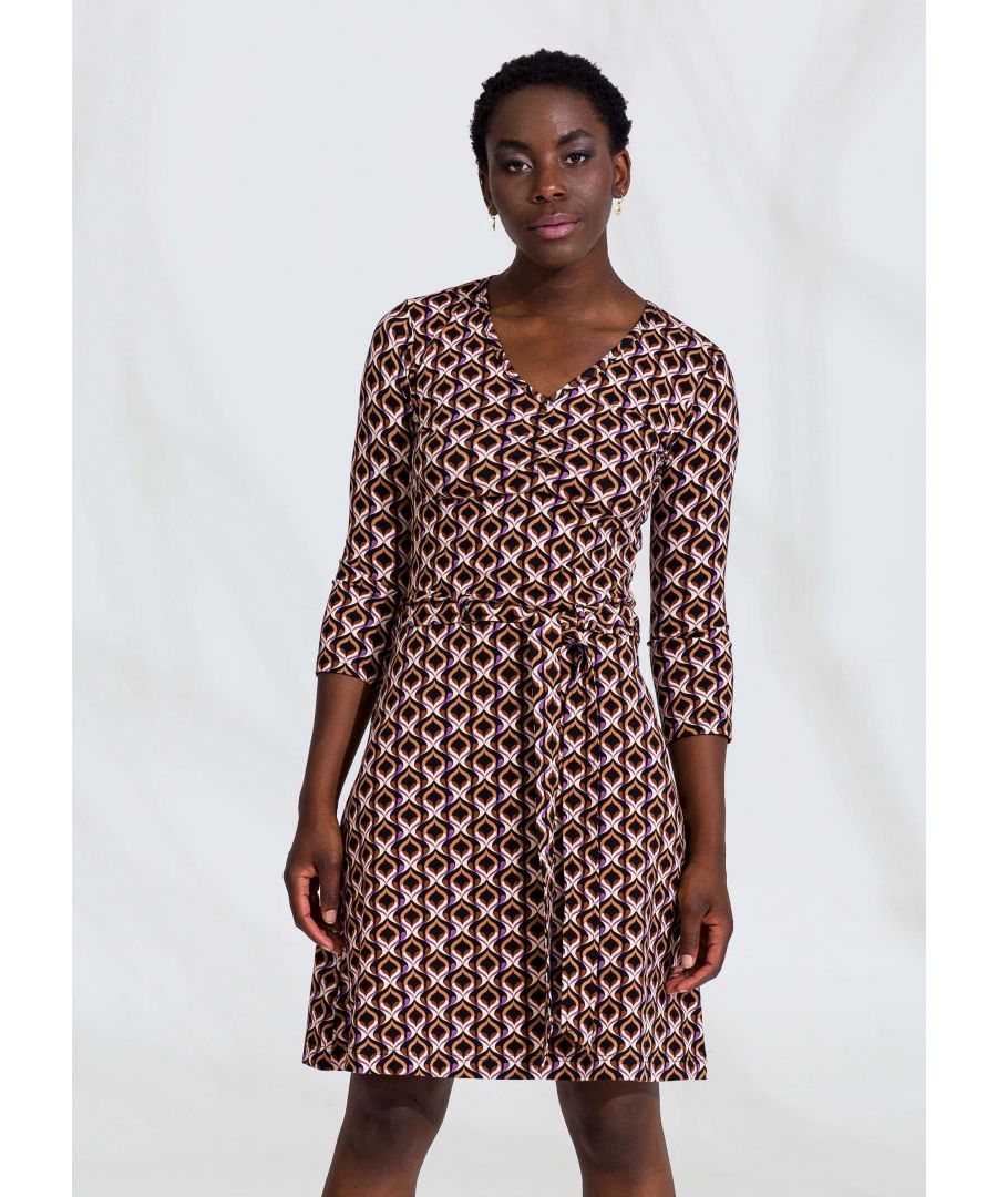 Bruine jurk met geometrisch patroon