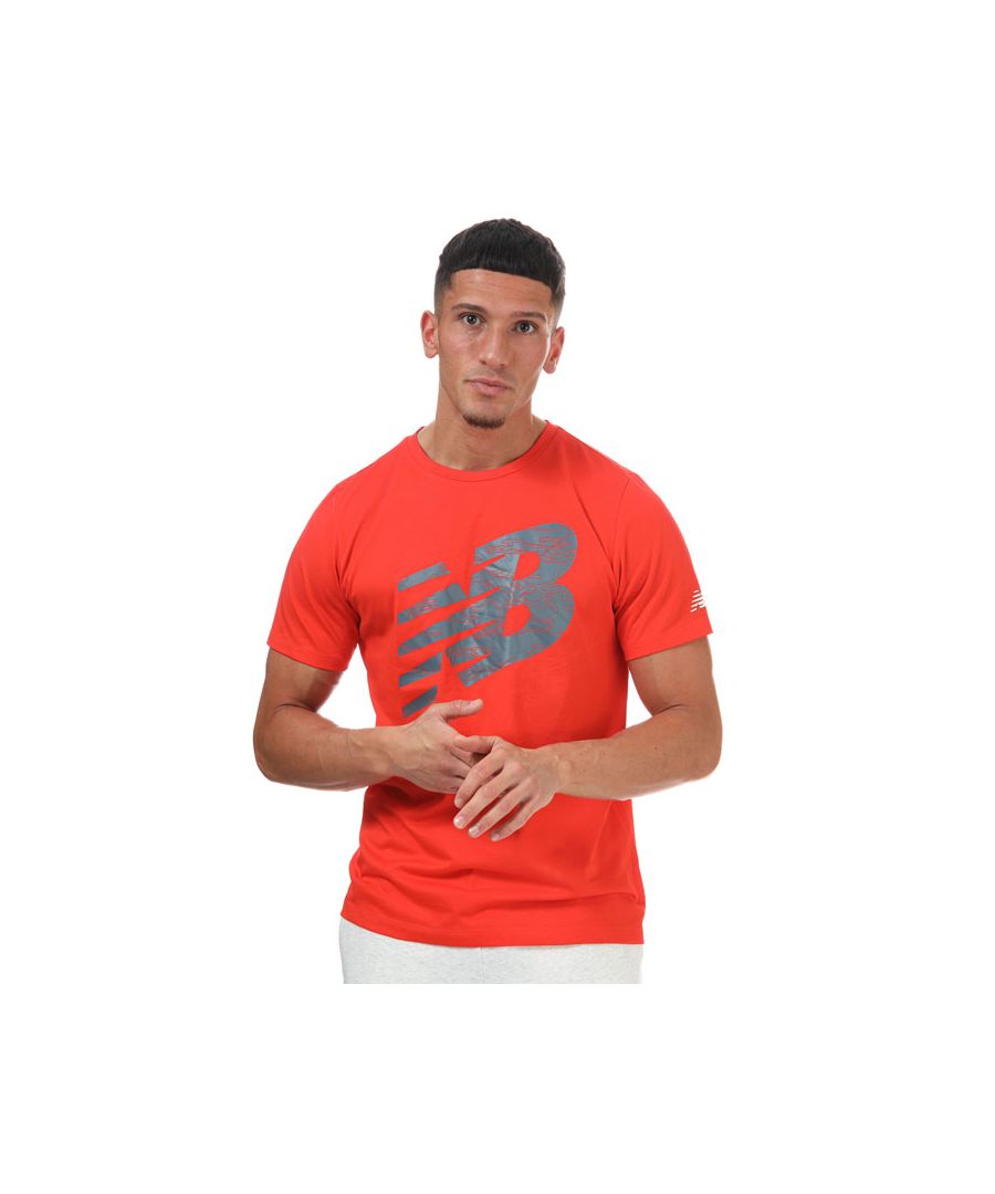 New Balance Graphic Heathertech T-shirt voor heren, oranje. – Ronde hals. – Korte mouwen. – NB DRY sneldroogtechnologie voert vocht van je lichaam af voor een comfortabele work-out. – Polyknit-katoenen samenstelling zorgt voor een zacht, comfortabel en lichtgewicht gevoel. – Sportieve fit die je taille en heup raakt. – Grafisch ontwerp. – Rechte zoom. – 60% katoen, 40% polyester. Machinewasbaar. – Ref: MT11071GHP