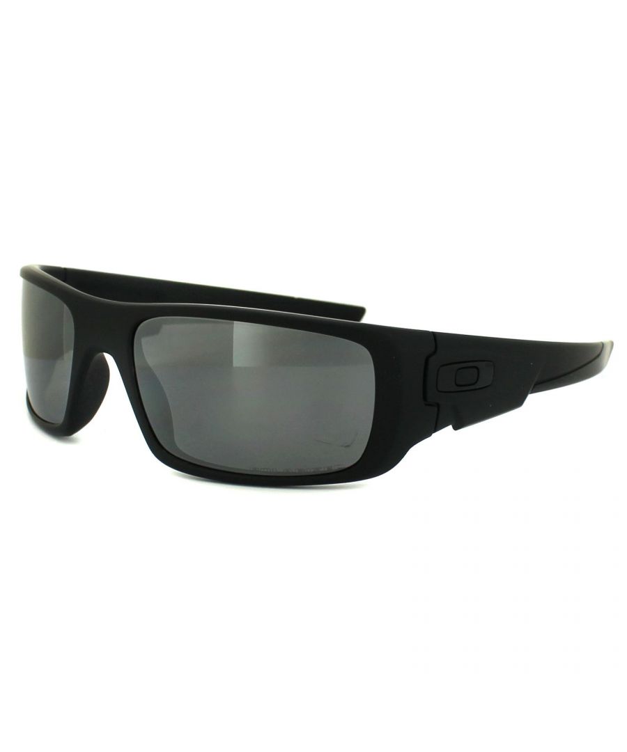 Oakley Sunglasses Crankshaft 9239-06 Matt Black Black Iridium Polarized is an evolution of the Gascan and Fuel Cell classic Oakley's brought bang up to date with the latest styling and typically bold Oakley accents. All the usual Oakley hallmarks are there from the 3 point fit to the O-Matter lightweight frame. The size is reasonably large for medium to large faces.