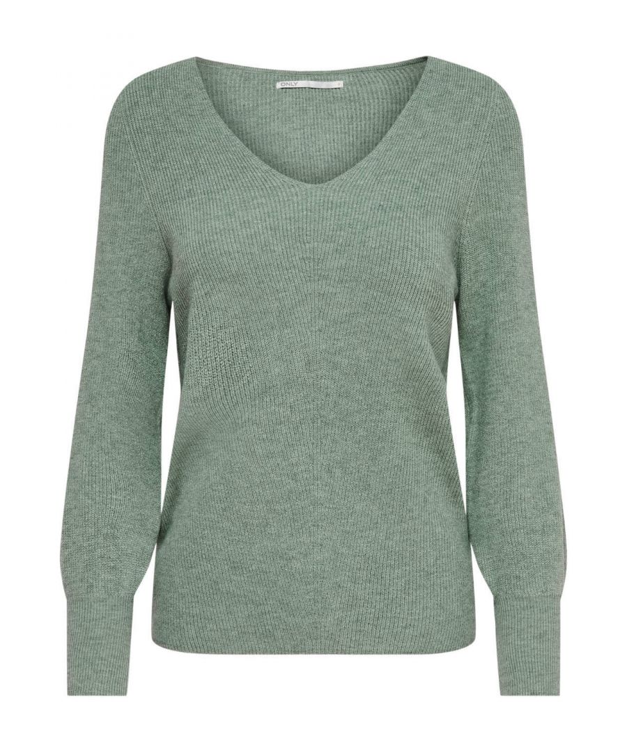 Deze trui voor dames van ONLY is gemaakt van een viscosemix. Het model heeft een V-hals en lange mouwen.details van deze trui:•  stijlnaam: ONLATIA•  rib gebreid