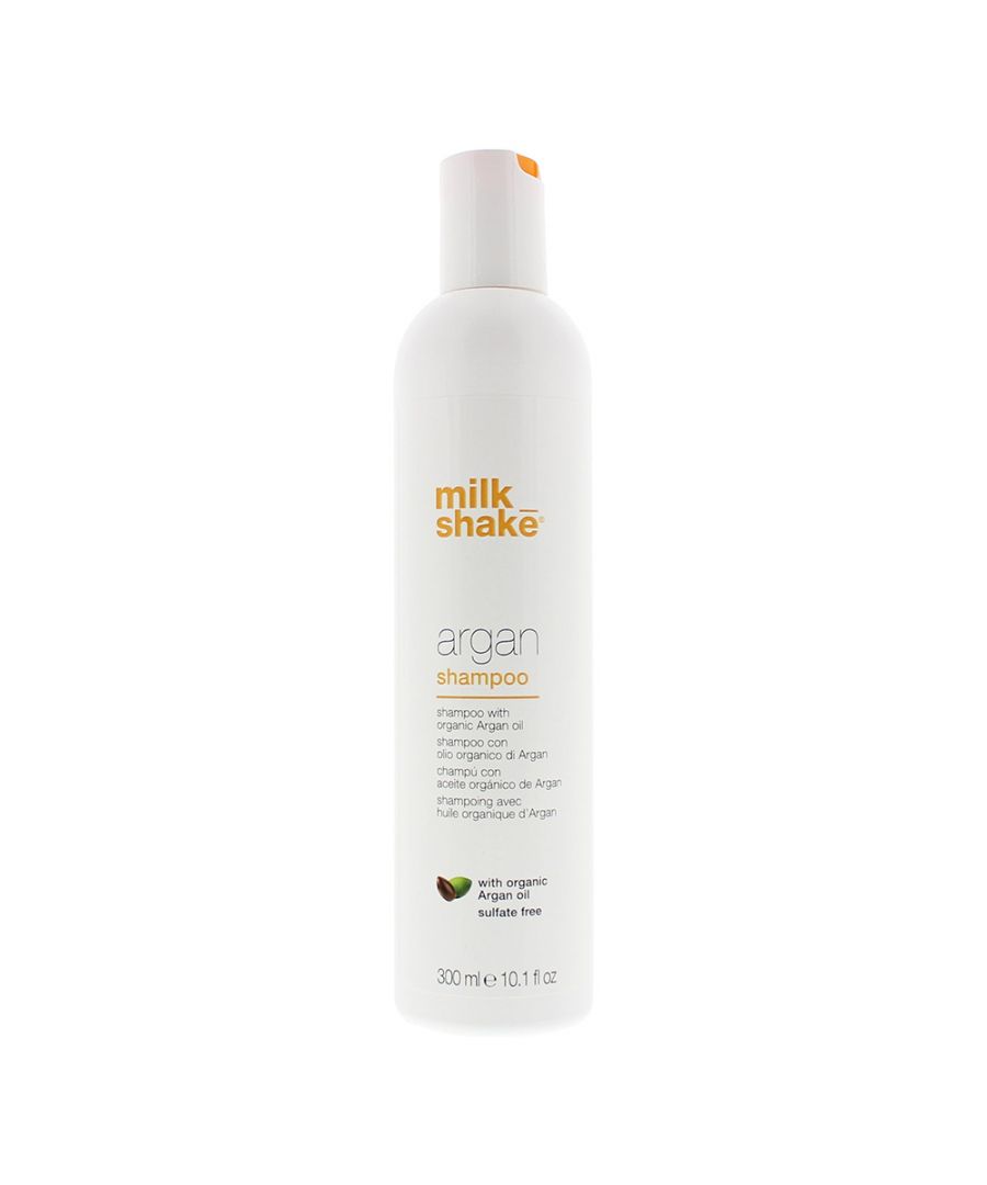 Sulfate and saltfree shampoo that cleanses delicately with its unique argan oil formula. It hydrates conditions and nourishes eliminating the frizz leaving the hair soft and vibrant and preserving colour integrity.
