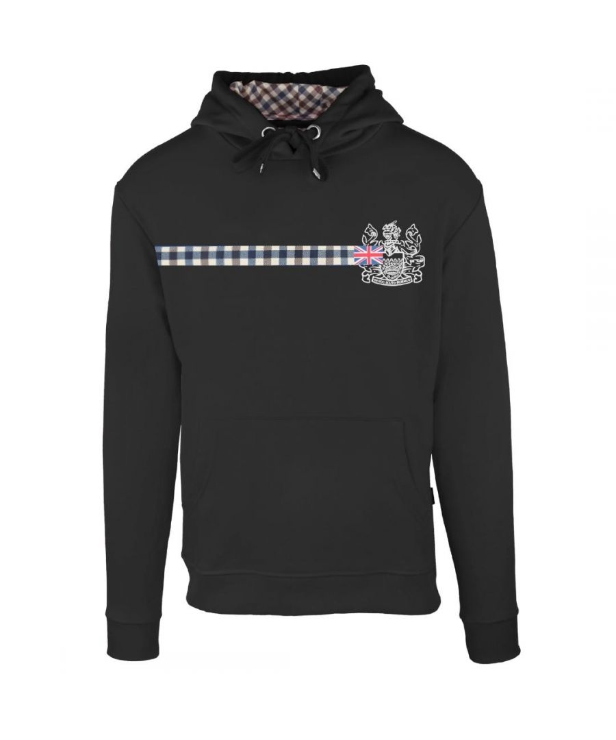 Aquascutum Check Stripe Logo zwarte hoodie. Elastische mouwuiteinden en taille, capuchon met trekkoord. Sweatshirt van 100% katoen, grote kangoeroezak. Normale pasvorm, valt normaal qua maat. Stijlcode: FCIA26 99