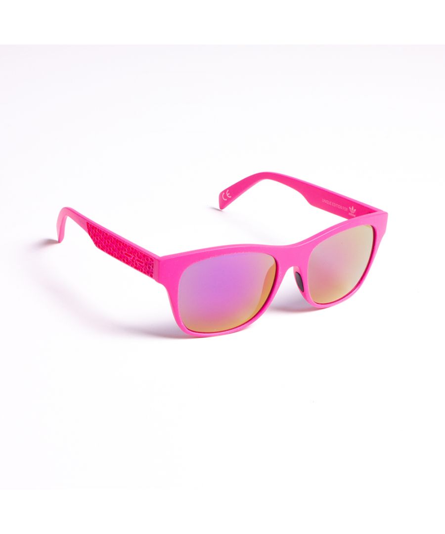 These adidas sunglasses feature sophisticated style that is matched by a modern design.