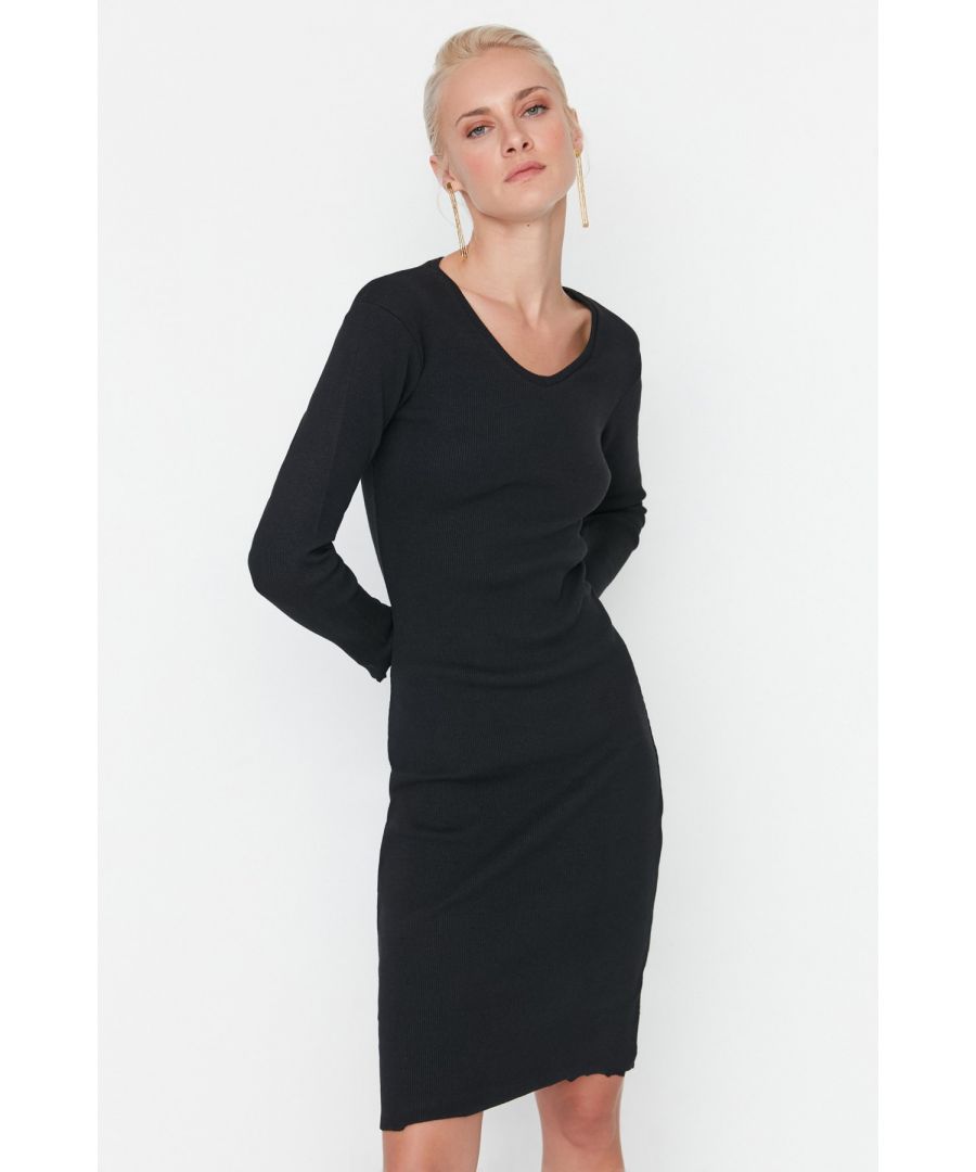 Afmetingen van het model: Hoogte: 1,76 Buste: 84 Taille: 63 Heupen: 94 Het product op de paspop is maat S/36. 51% polyester 47% katoen 2% elastaan, gebreide stof Schouderlengte: 108 cm Kleuren in studio opnames kunnen door het verschil in licht variëren.