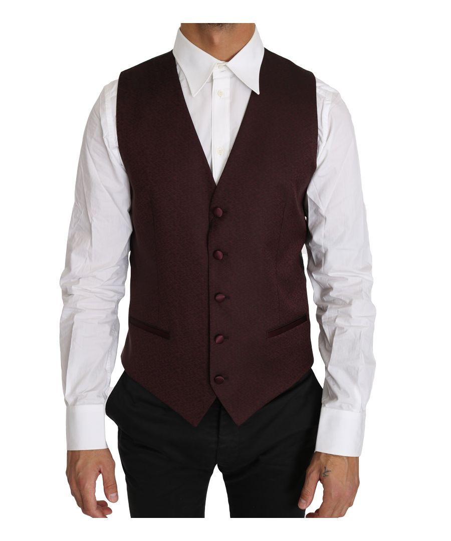 Dolce & ; Gabbana Gorgeous brand new with tags, 100% Authentic DOLCE & ; GABBANA vest. Modèle : Formal Vest Fit : Slim fit Color : Purple with pattern Full button closure Logo details Made in Italy Material : 70% Wool, 28% Silk, 2% Polyester