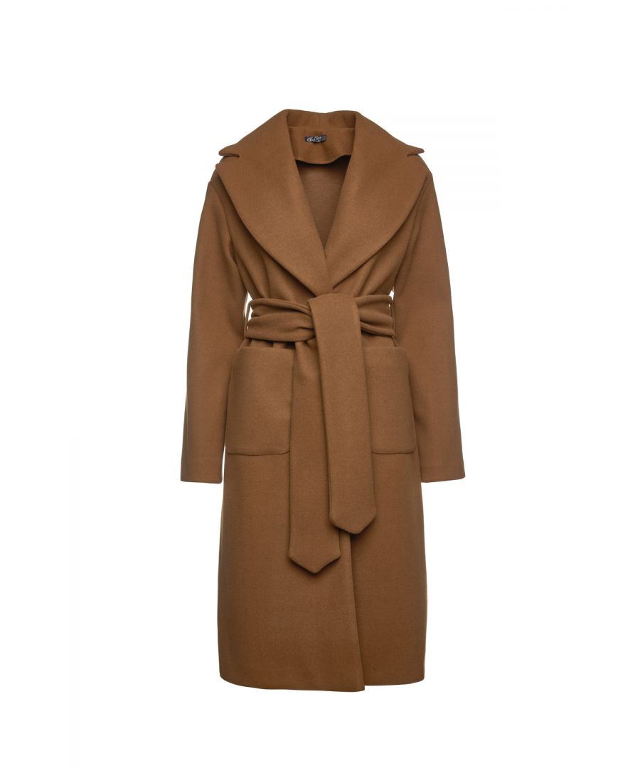 This long camel coat is crafted in faux mouflon style fabric. There are large square patch pockets on either side. It has a large lapel and drop shoulders. The coat fastens in the front with 2 large buttons with ecru holes in natural material.  At the waist it has belt loops on the left and right so that it can be worn with the 9cm wide belt which is in the same fabric. The coat has big slits on either side. It is styled in a straight silhouette. This piece is ideal for wear in the day or for an evening out.