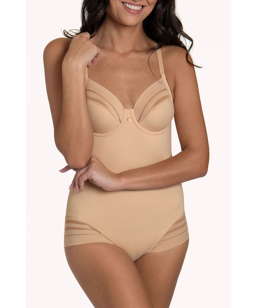 This elegant body from the Lisca 'Alegra' range gently covers your body and the underwired cups provide excellent support for your breasts. This lightweight lingerie features a lyrca mesh lining in the front and is slightly shaping. The bodysuit matches lingerie from the 'Alegra' range and has the same transparent detailing that accentuates femininity.