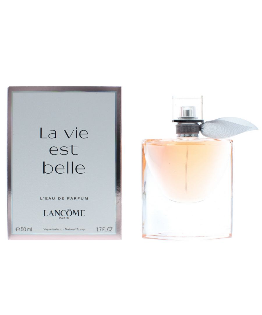 La Vie Est Belle is a lively blend of vibrant fruits and delicate floral notes, opening with a sweet blend of juicy pear and berries, which slowly dissipates to reveal an enchanting bouquet comprised of jasmine, iris and orange blossom. This tender aroma is complimented wonderfully by an earthy base filled with fragrant woods and earthy musks to add body and longevity to the fragrance. It was launched in 2012 ad was developed by Olivier Polge, Dominique Ropion and Anne Flipo.