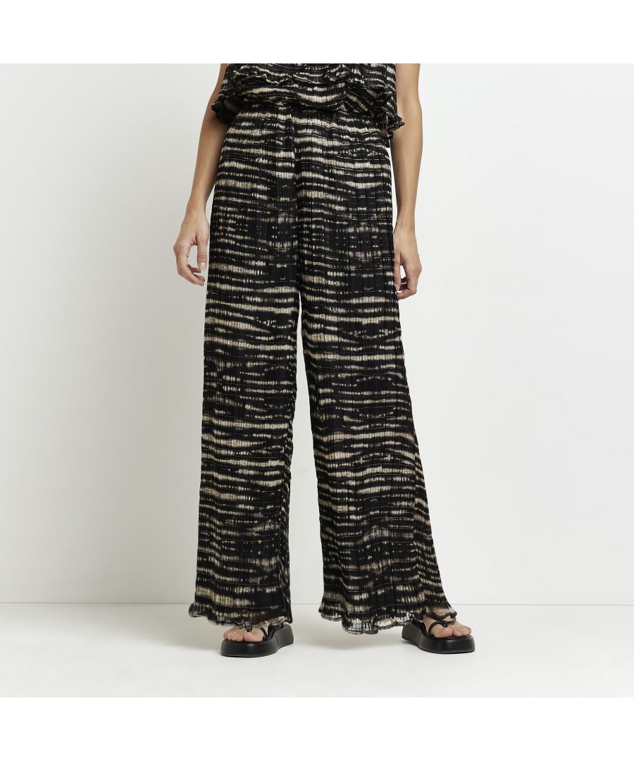 > Brand: River Island> Department: Women> Material: Polyester> Material Composition: 97% Polyester 3% Metallic Fibre> Type: Trousers> Style: Harem> Pattern: Striped> Size Type: Regular> Fit: Regular> Rise: High (Greater than 10.5 in)> Season: AW22> Occasion: Casual> Front Type: Pleated> Leg Style: Wide-Leg