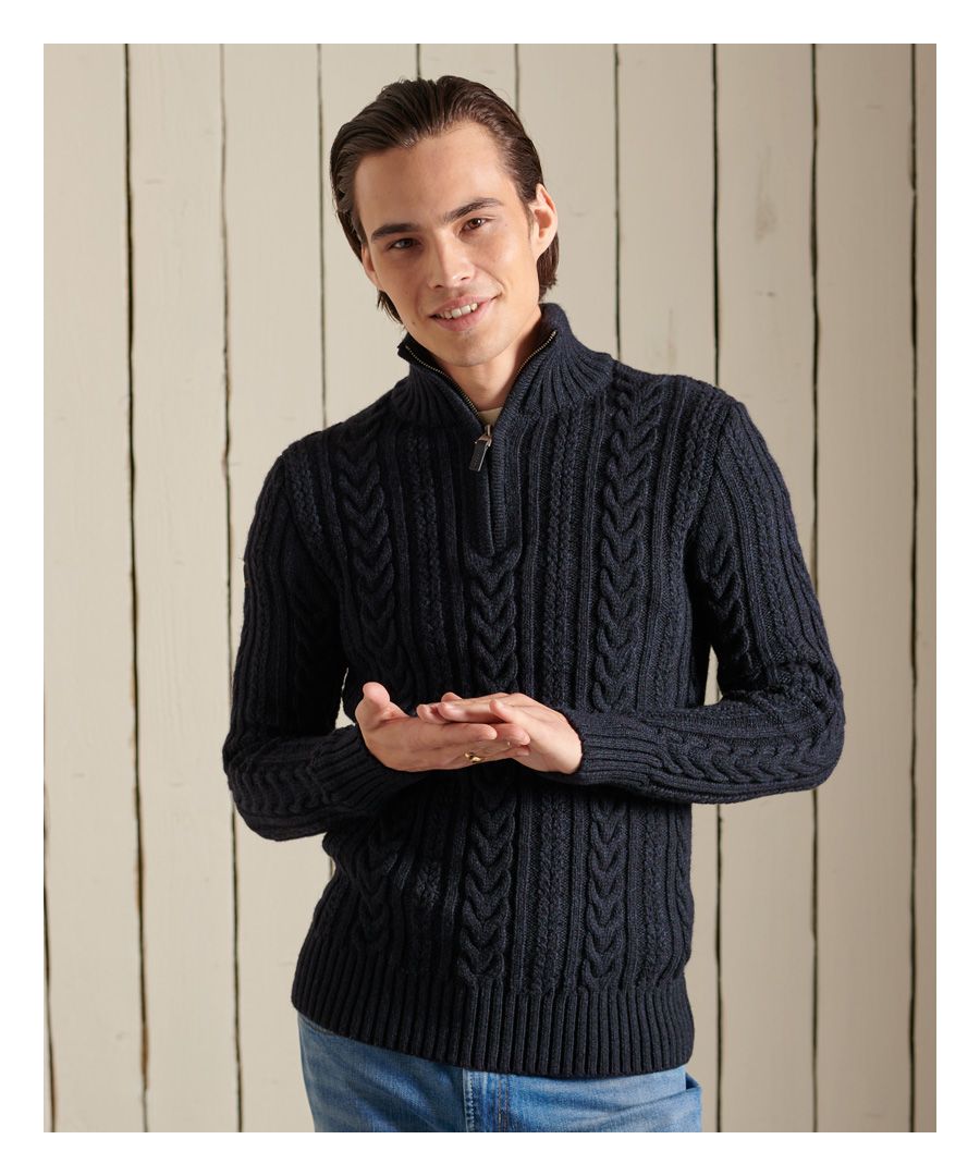 Deze trui met halve rits geeft je een vintage uitstraling en eersteklas kwaliteit. Hij zorgt ervoor dat je behaaglijk blijft en er geweldig uitziet.RitssluitingGeribde boordenGebreid kabelpatroonKenmerkend logolabel