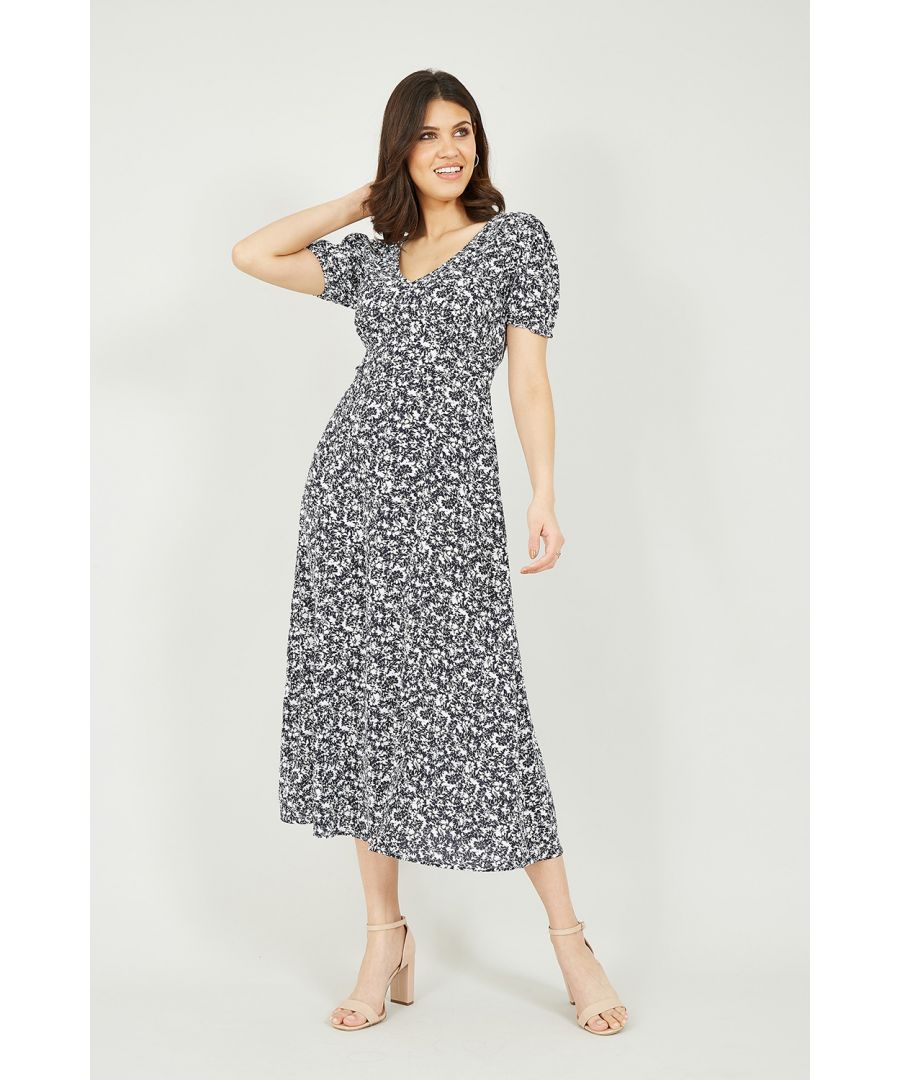 Features a cinched waist, v neckline and cuffed, 1/4 length sleeves, this Mela Floral Midi Dress With Split Detail is bang on trend and would make a super cute addition to any wardrobe.  Perfect matched with strappy platforms and a denim crop.