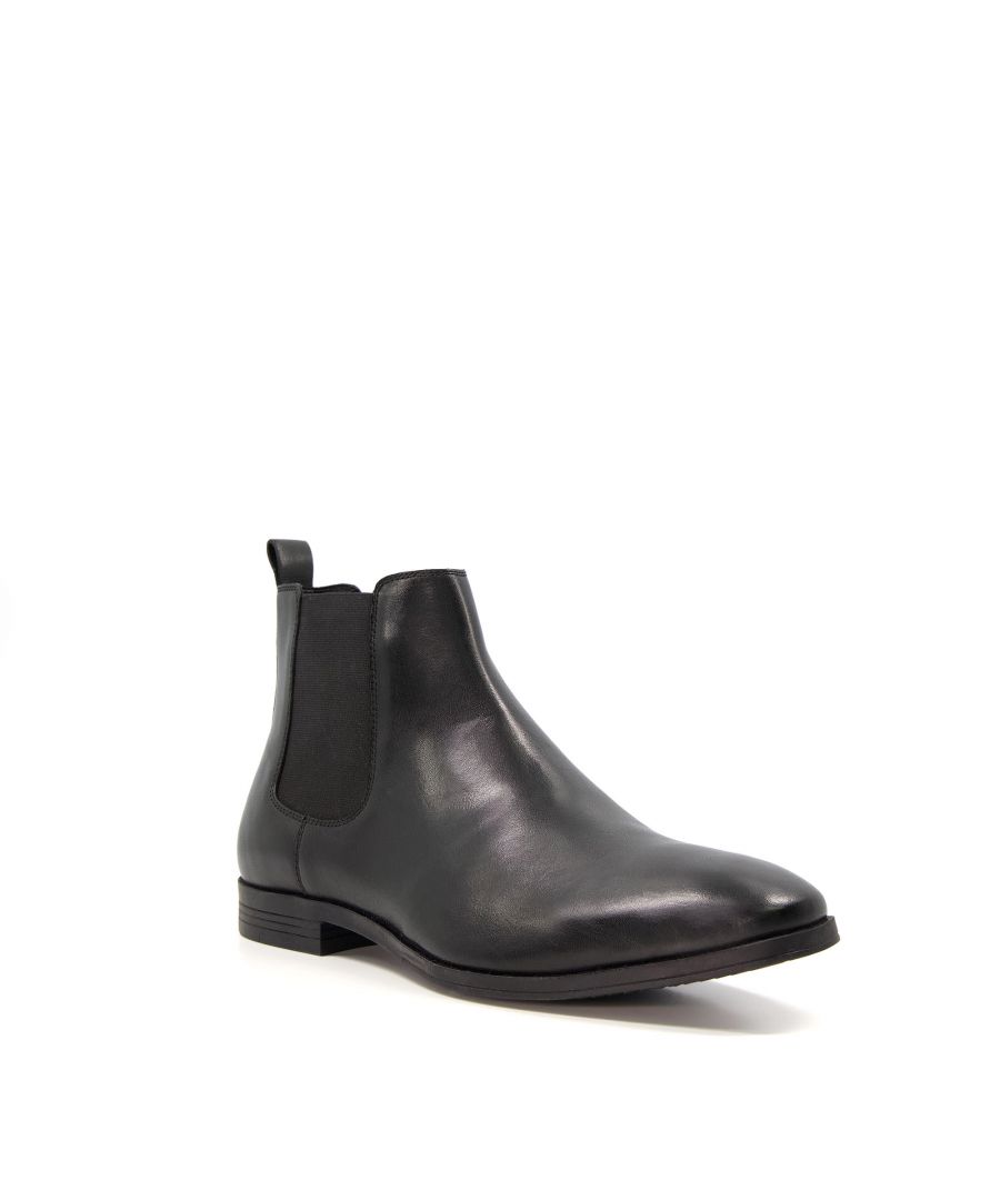 Our Maccles Chelsea boots are designed to slot in seamlessly with any man's formal boot collection.