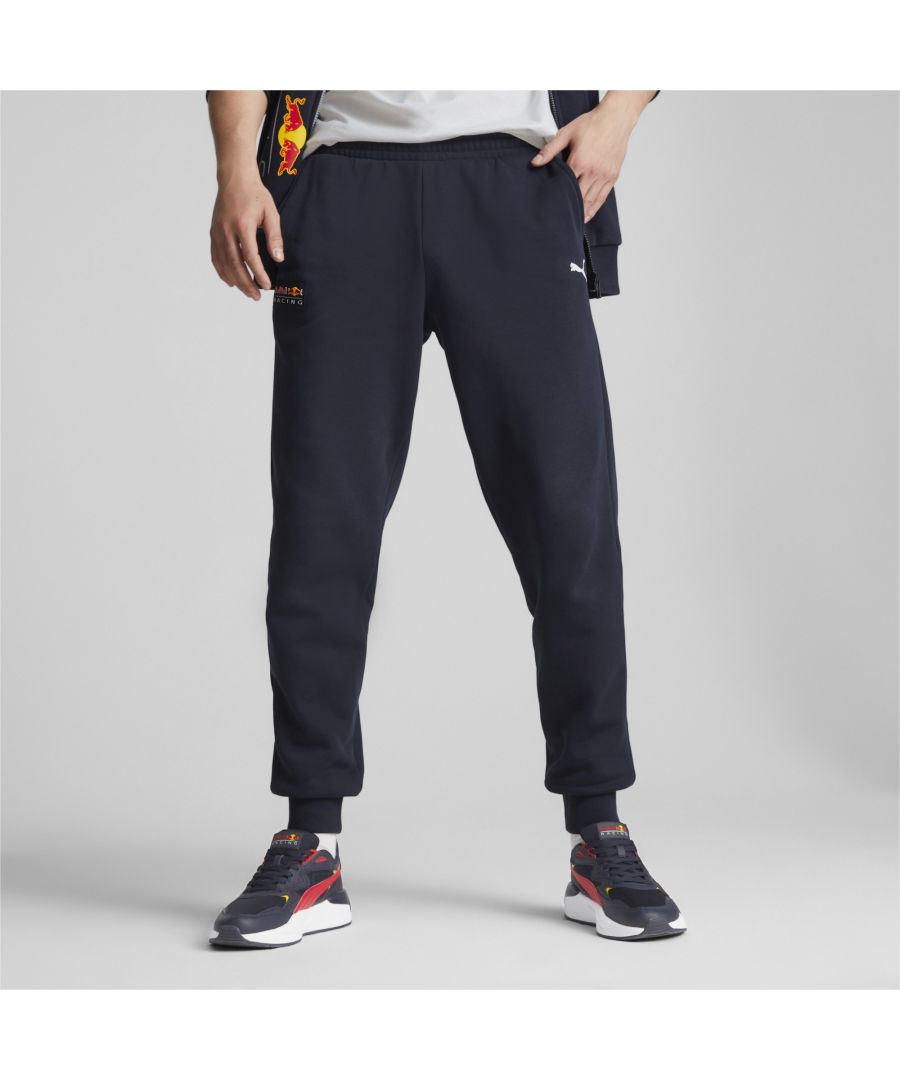PRODUCT STORY When it comes to style, some sweatpants break the mould, and these Red Bull Racing Essentials Fleece Sweatpants are a prime example. They epitomise the DNA of Red Bull Racing, from the superb cut to the dynamic logos and the stylish closed ribbed cuffs that create a streamlined silhouette. Pair them with the Red Bull Racing Essentials Fleece Hoodie for a truly on-point streetwear ensemble. FEATURES & BENEFITS Recycled Content: Made with at least 20% recycled material as a step toward a better future DETAILS Elasticated waistband with drawcordTwo side pocketsClosed ribbed cuffsPrinted PUMA Cat Logo on left thighPrinted Red Bull Racing Logo