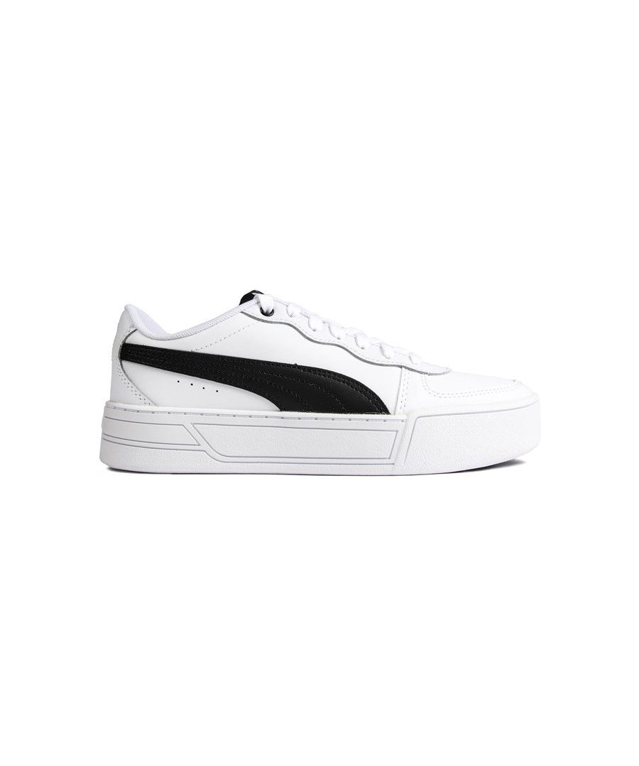 Womens white Puma skye trainers, manufactured with leather and a rubber sole. Featuring: padded collar, black top eyelet, soft white leather, soft insole and classic fit.
