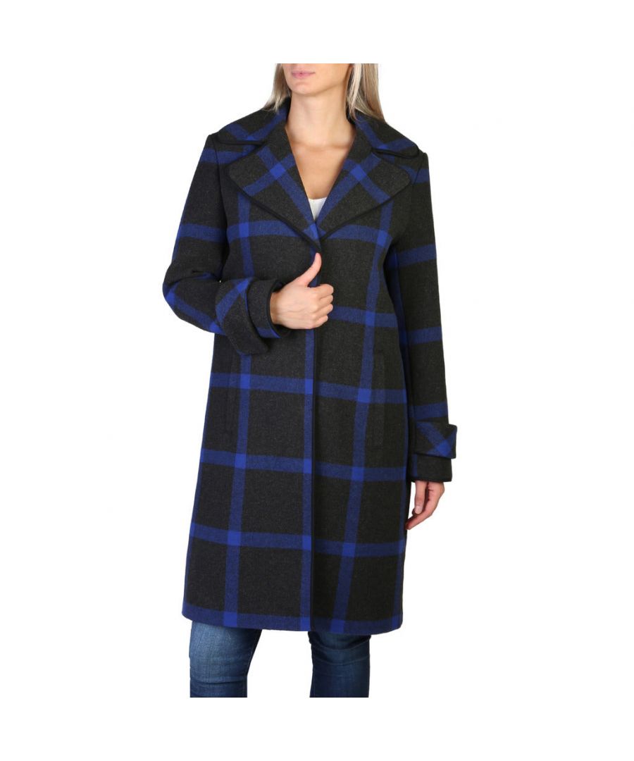 Collection: Fall/Winter   Gender: Woman   Type: Coat   Fastening: automatic buttons   Sleeves: long   External pockets: 2   Material: wool 32%, polyester 68%   Main lining: polyester 55%, viscose 45%   Pattern: checkered   Model height, cm: 175   Model wears a size: M   Cuffs: 1 button   Inside: lined   Details: visible logo