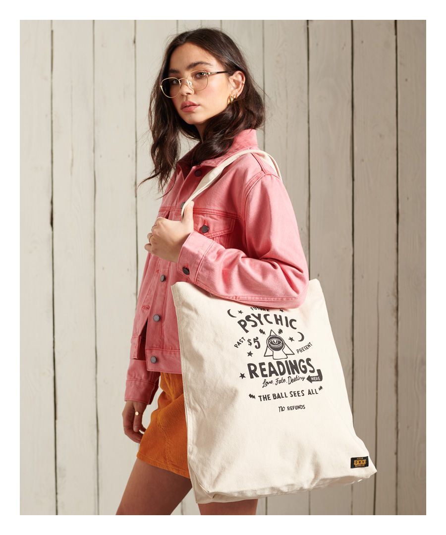 This Canvas Graphic Tote bag features a printed graphic and can fit all your everyday essentials.Two handlesPrinted graphicSignature logo patchInner pocketW: 42cm x H: 47cm x D:9cm
