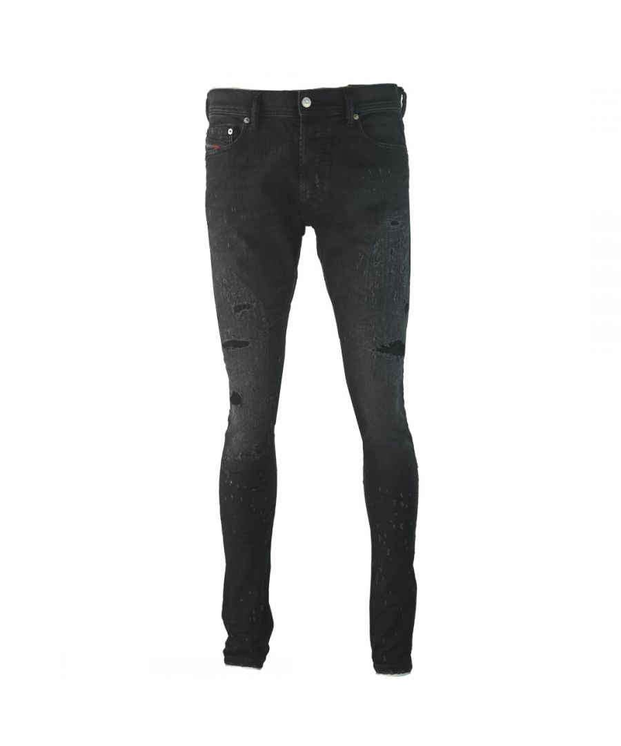 Diesel Tepphar 069FA jeans. Diesel Tepphar 069FA jeans met taps toelopende pijpen. Knoopsluiting. 98% katoen, 2% elastaan stretchdenim. Taps toelopende pijpen. Diesel-merkbadge