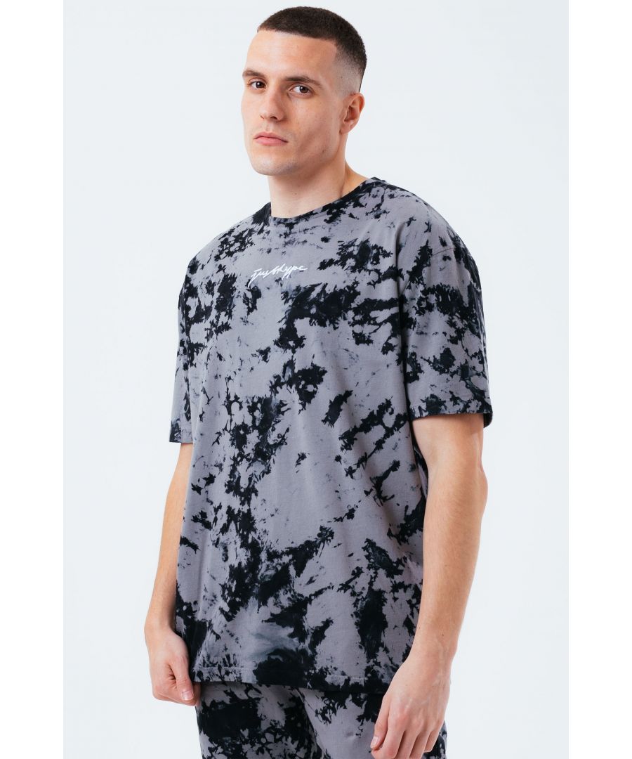 The ultimate tee to add to your everyday rotation keeping you on-trend this season. The HYPE. grey acid wash men's t-shirt features a grey and black colour palette featuring a crew neckline and short sleeves for a classic fit. In a 100% cotton soft-touch fabric base for the supreme comfort you need. Wear with the matching joggers to complete the look, or team with a pair of denim shorts for those summer vibes. Machine wash in 30 degrees.